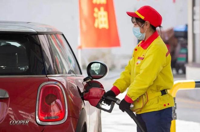 油價十連漲，為何人們對電動車依舊猶豫？